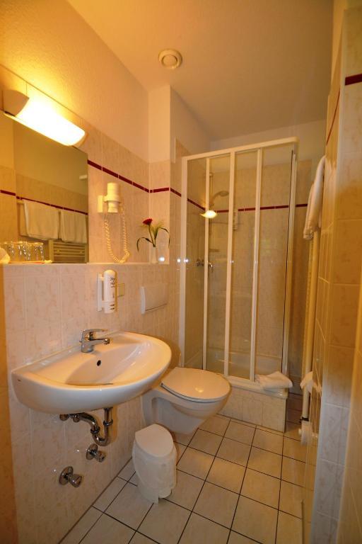 Hotel Am Rugard ベルゲン・アウフ・リューゲン エクステリア 写真