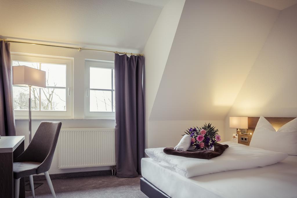 Hotel Am Rugard ベルゲン・アウフ・リューゲン エクステリア 写真